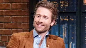 Glen Powell, Anna Sawai