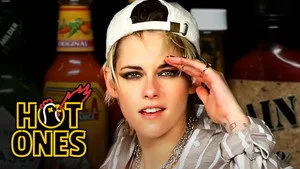 Kristen Stewart Brings the Angels to Eat Spicy Wings